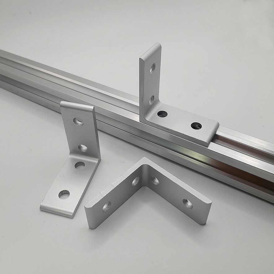 Soporte angular (4 Agujeros) para perfil de aluminio